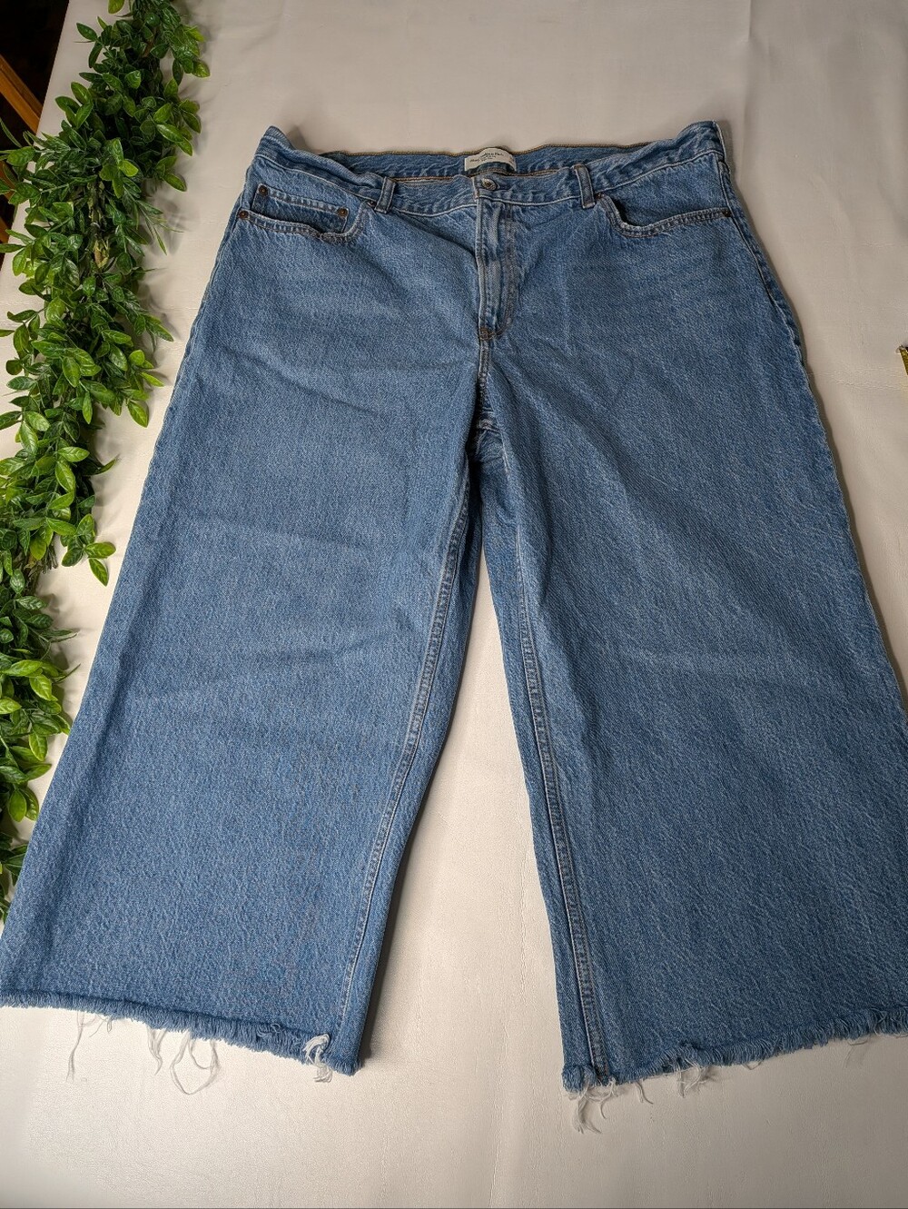Abercrombie And Fitch Crop Wide Leg High Rise Jean Size 34 Short